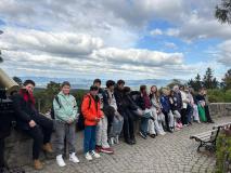 Uczniowie podczas wycieczki do Karpacza